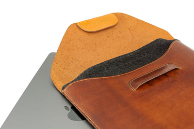 Geöffnete IPad/Laptop Tasche Braun